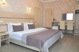 Гостиница Тавр Ялта Комфорт с диваном-1