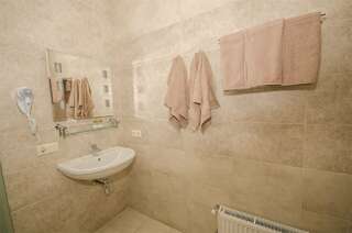 Гостиница Тавр Ялта Двухместный номер с 1 кроватью или 2 отдельными кроватями-12