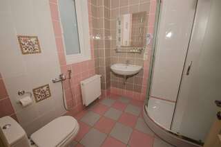 Гостиница Тавр Ялта Комфорт с диваном-9