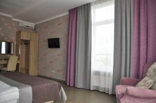 Гостиница Тавр Ялта Комфорт с диваном-8
