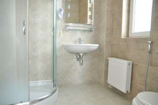 Гостиница Тавр Ялта Комфорт с диваном-14