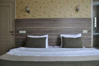 Гостиница Тавр Ялта Комфорт с диваном-10