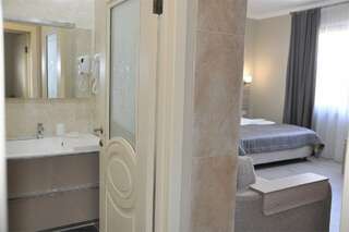 Гостиница Тавр Ялта Номер-студия с диваном-кроватью-9