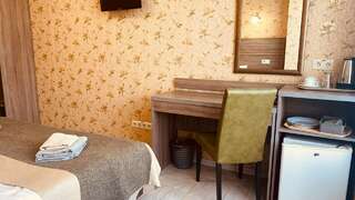 Гостиница Тавр Ялта Двухместный номер с 1 кроватью или 2 отдельными кроватями-5